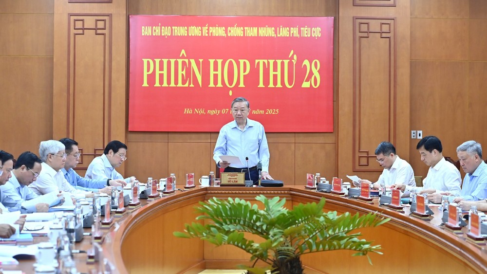 또 람 총비서는 부패 방지 낭비 방지 부정 방지에 관한 중앙 지도위원회 제28차 회의를 주재했습니다. 사진: 당 코아/인민 신문