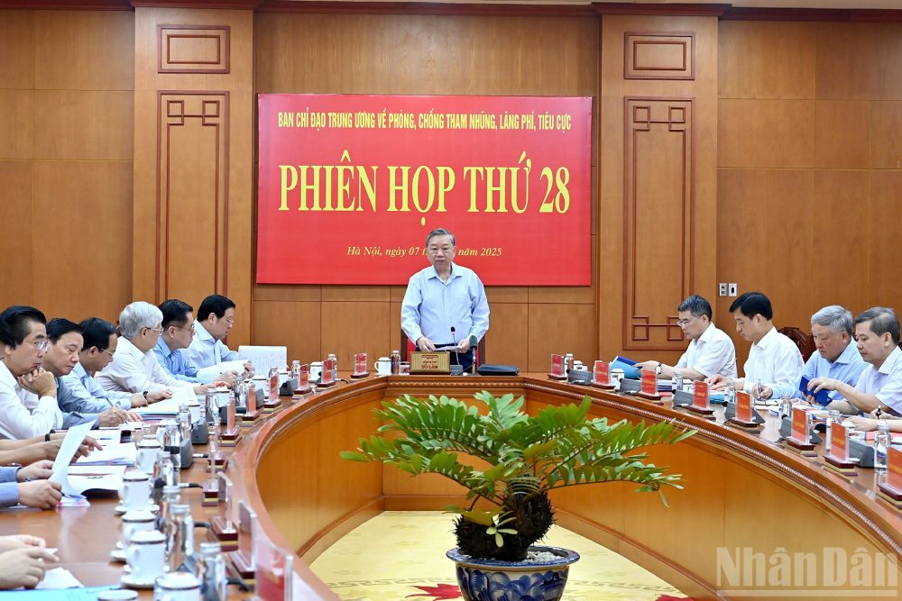 Tong Bi thu To Lam chu tri phien hop. Anh: Dang Khoa/Bao Nhan Dan