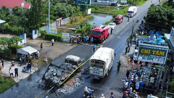 Danh tính 2 người tử vong vụ tai nạn khiến xe tải cháy rụi ở Cà Mau