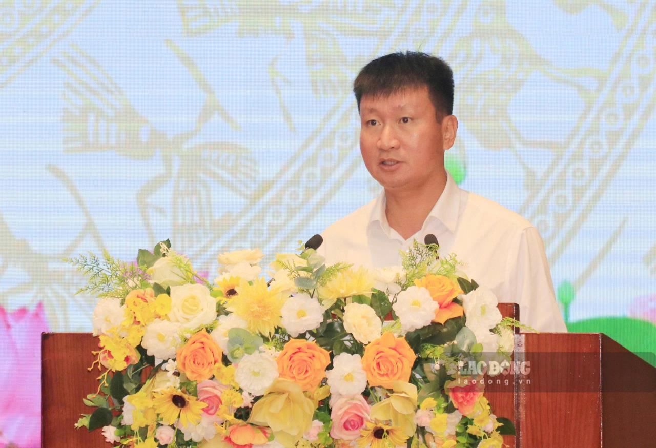 Chu tich UBND tinh Lao Cai Tran Huy Tuan tra