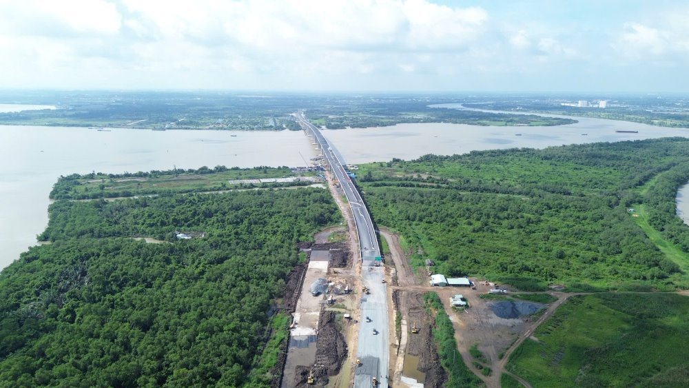 Hang muc cau Nhon Trach da hoan thanh dang cho ket noi. Ảnh: Anh Tu