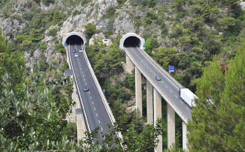 Minister of Finance Nguyen Van Thang supports early investment in the Dien Bien - Son La expressway under the PPP form. Photo: Department of Construction of Dien Bien province