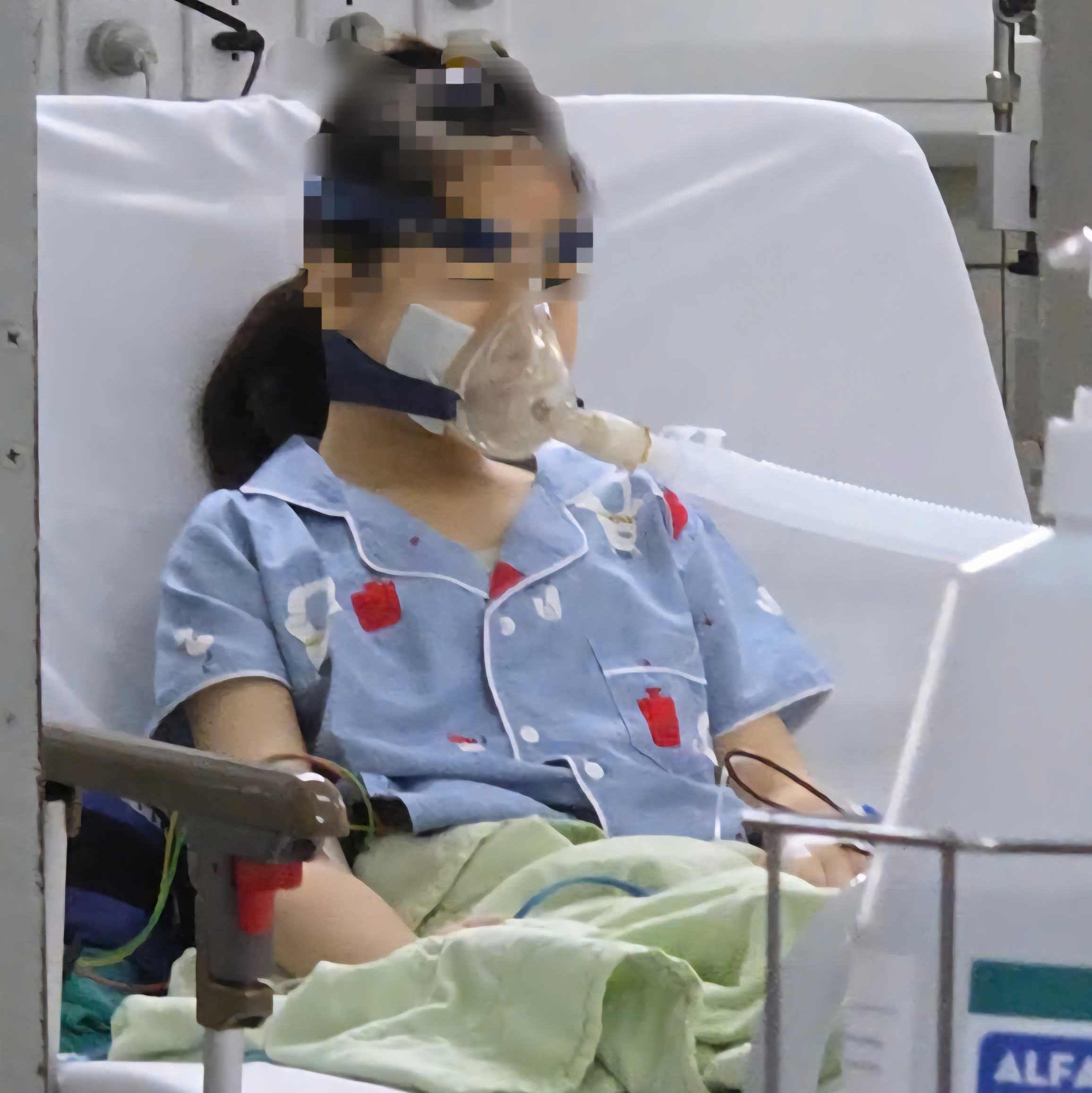 命を救う旅、死に瀕した14歳の少女。写真:キム・ロン