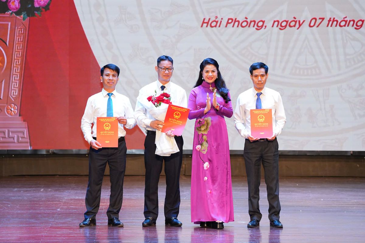 合併後、人員を統合するための文化、スポーツ、旅行局。写真：Hai Phong e -Portal