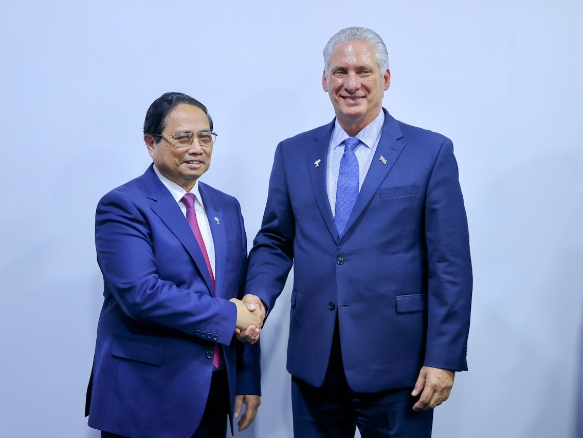 政治委員、ファム・ミン・チン首相がミゲル・ディアス・カネル・キューバ国務長官に会談。写真:VGP