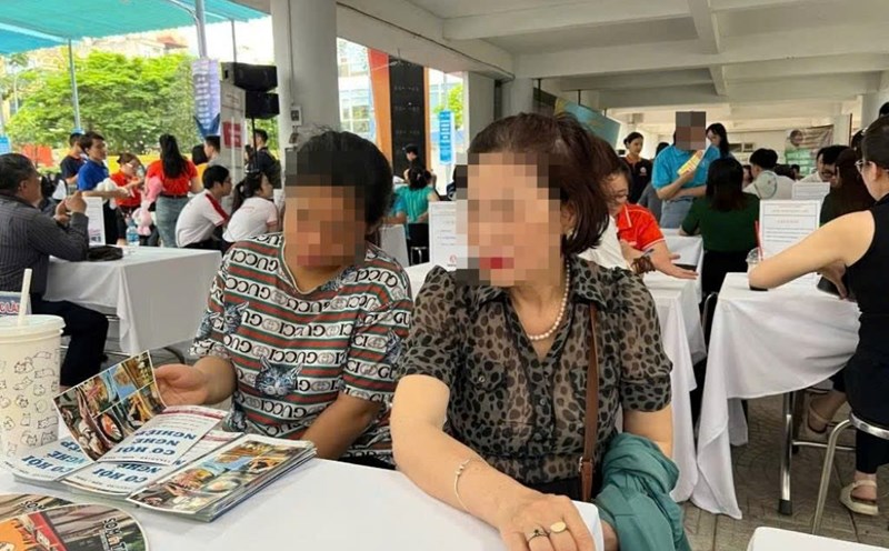 If a person receiving a monthly allowance dies, his relatives can apply for a one-time allowance and a funeral allowance. Photo: Quynh Chi