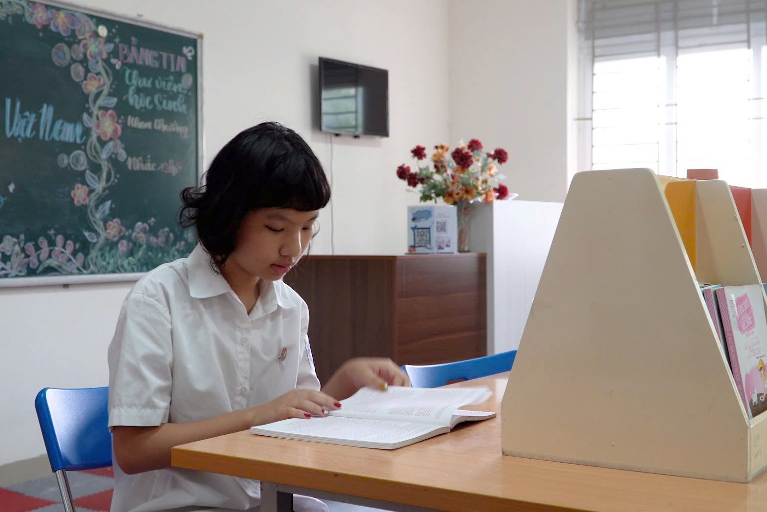 Meeting with 10th grade valedictorians in Hanoi in 2025