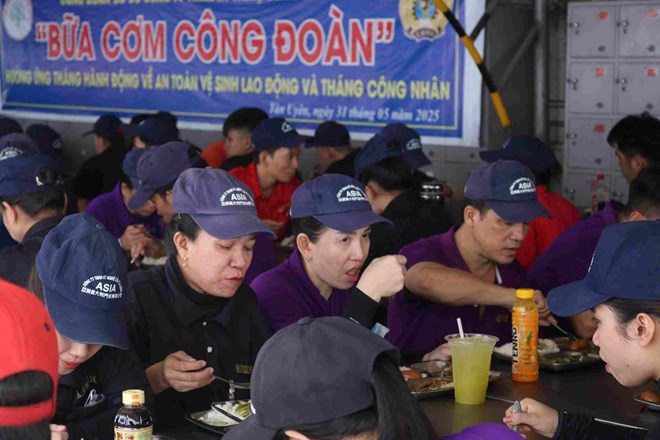 Công đoàn quan tâm đời sống, tăng khẩu phần ăn cho người lao động