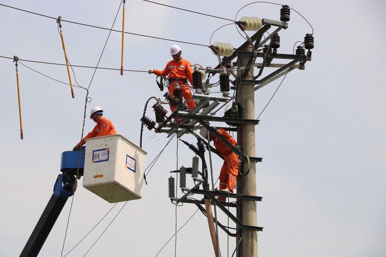 Điện lực Hải Phòng lý giải hóa đơn tiền điện tăng cao