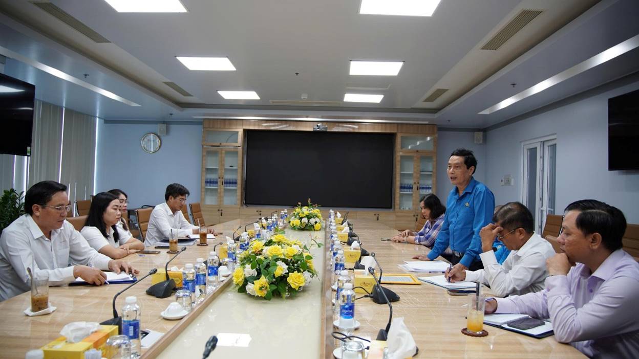 Conference de travail sur la mise en œuvre du travail de transfert des syndicats de base pour la fusion. Photo : Phuong Chuc