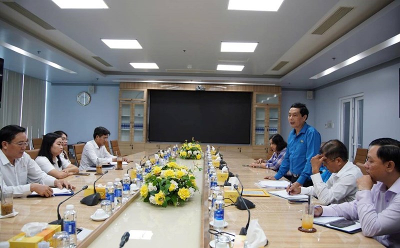 Working session on the implementation of the handover of merged grassroots trade unions. Photo: Phuong Chuc