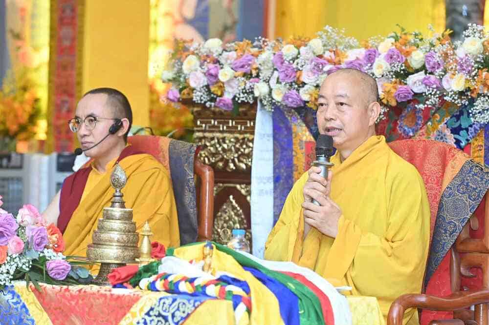 Thuong toa Thich Thanh Huan - tru tri chua Phap Van