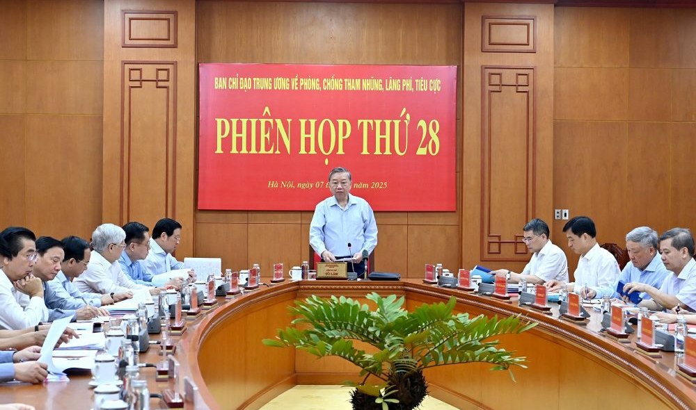 From the beginning of 2025 to now, the Politburo, the Secretariat, and the Central Inspection Committee have disciplined 11 officials under the management of the Central Government. In the photo: General Secretary To Lam chaired a meeting of the Central Steering Committee on preventing and combating corruption, waste and negativity. Photo: Dang Khoa