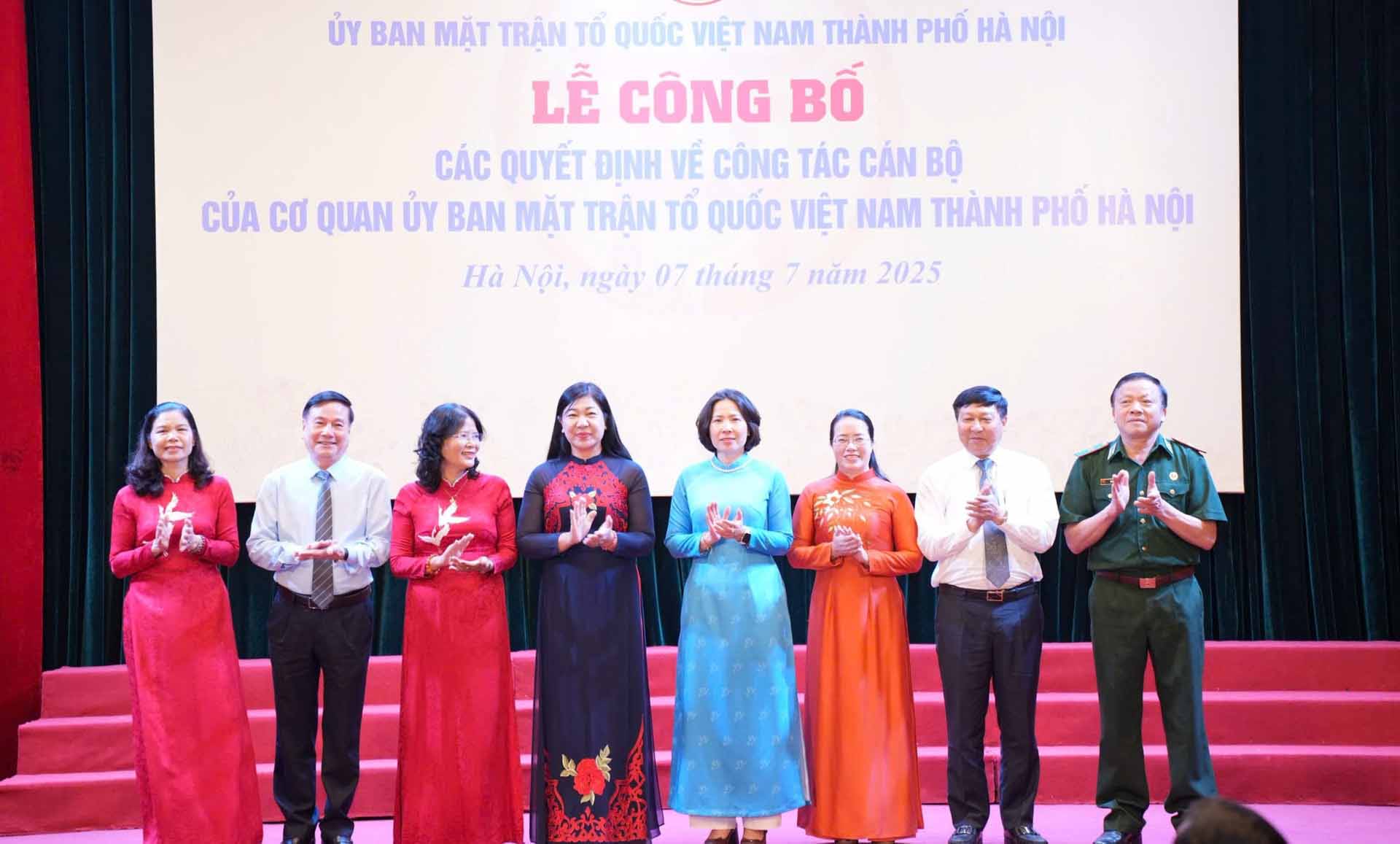 Se lanzo el Comite Permanente del Comite del Frente de la Paterna de Vietnam de Hanoi. Foto: Minh Thuys