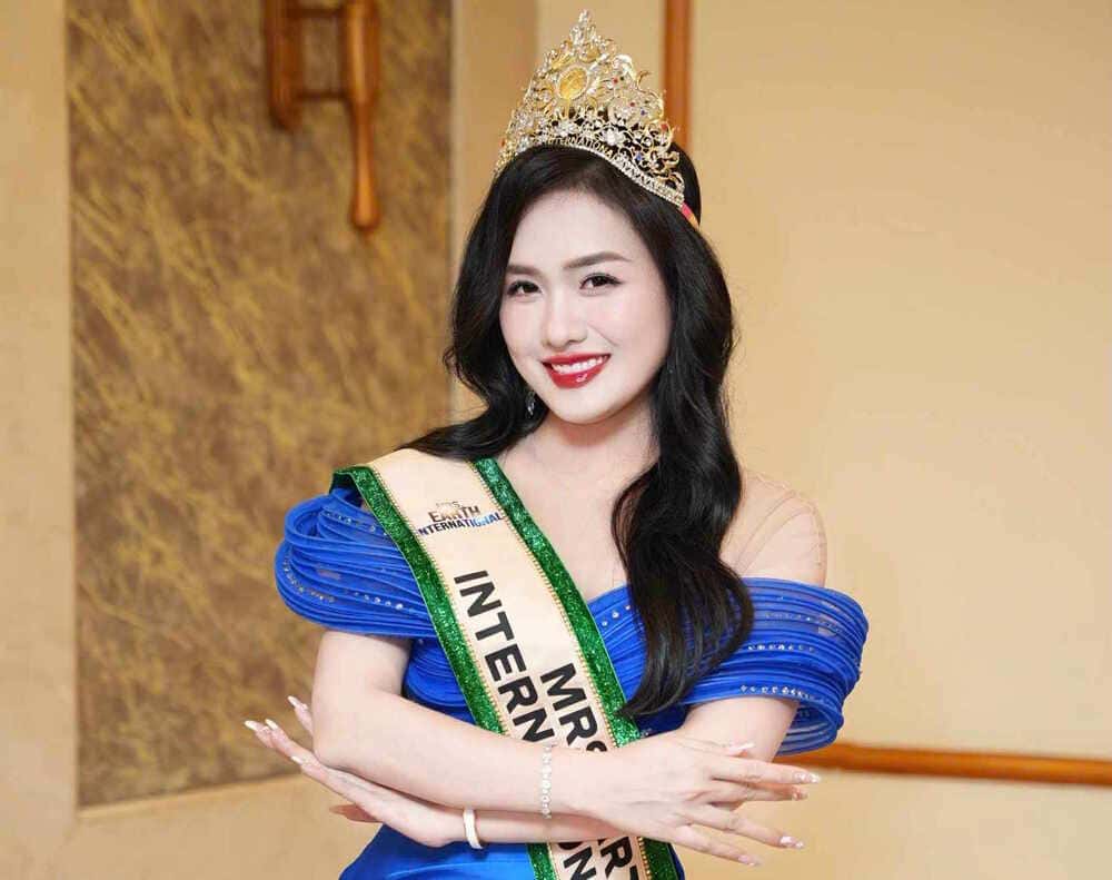 Miss Mrs Earth International 2024 - Vu Thi Hoa is increasingly shining in beauty and knowledge. Photo: Character provided