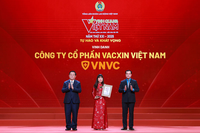 VNVC la mot trong 13 tap the dien hinh tien tien toan quoc duoc vinh danh tai chuong trinh “Vinh quang Viet Nam 2025”. Anh: Moc Thao