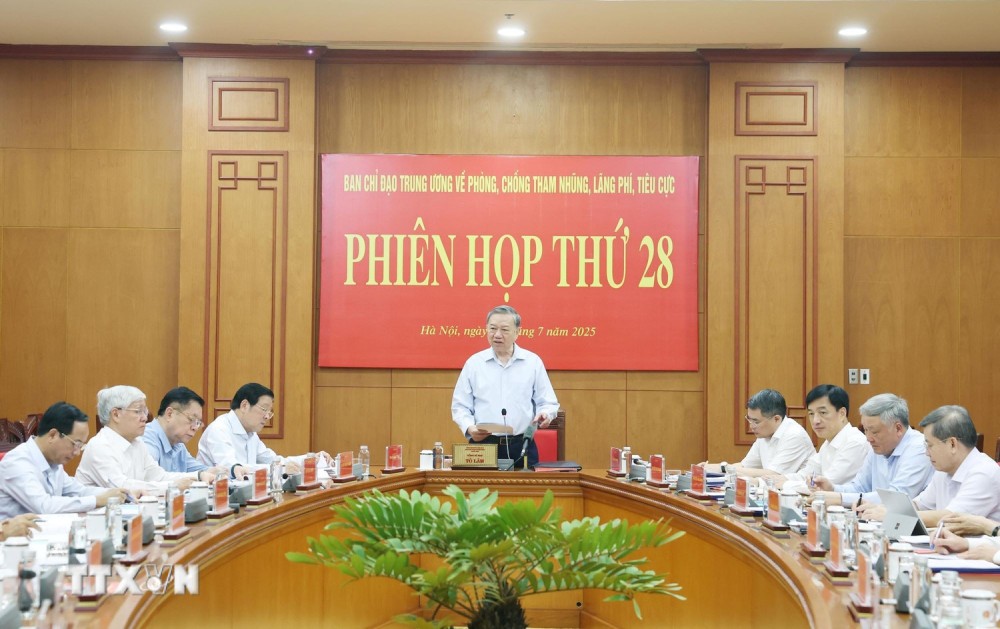 Tong Bi thu yeu cau kip thoi phat hien, ngan chan, xu ly cac sai pham, tham nhung, lang phi, tieu cuc lien quan den cong tac can bo, sap xep bo may. Anh: TTXVN