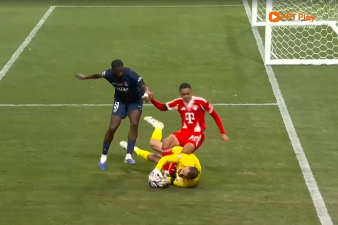 Khoanh khac Jamal Musiala dinh chan thuong gay chan trong tran dau voi PSG. Anh cat tu video FPT Play