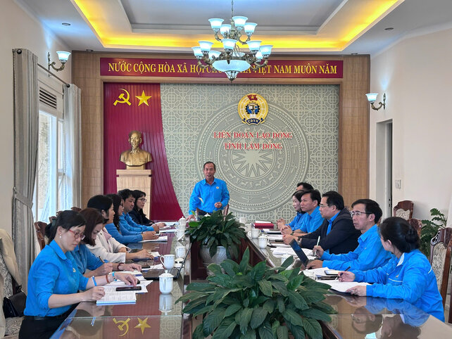 M. Nguyen Phu Hoang - President de la Federation du travail de la province de Lam Dong a preside la conference decidant de nombreux contenus et activites syndicales importants. Photo : Duc Lam