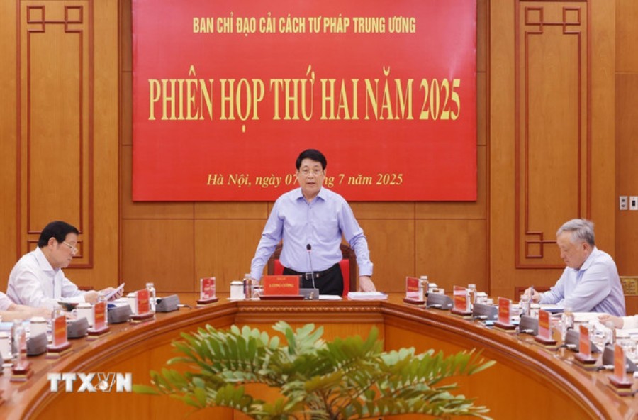 르엉끄엉 국가주석 겸 정치국 위원 - 지도위원회 위원장이 2025년 제2차 중앙 사법 개혁 지도위원회 회의를 주재했습니다. 사진: TTXVN
