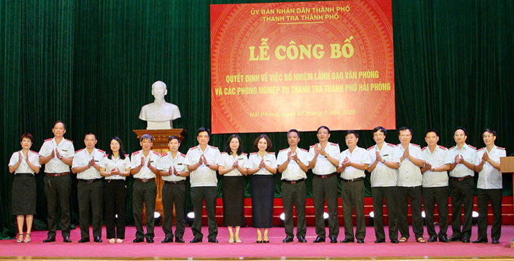 Ban Chap hanh Dang uy Thanh tra TP Hai Phong ra mat tai Hoi nghi. Anh: Cong TTDT Hai Phong