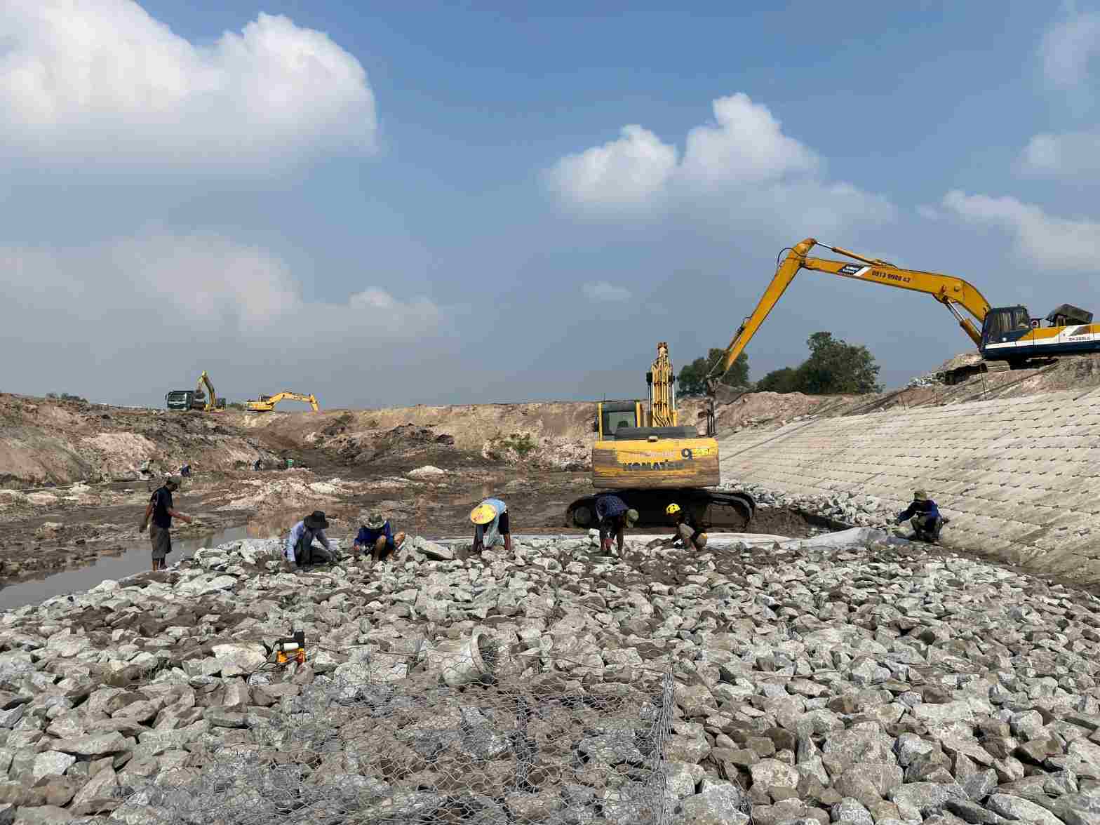Proyecto de dragado y refuerzo de Suoi Cai. Foto: Dinh Trong