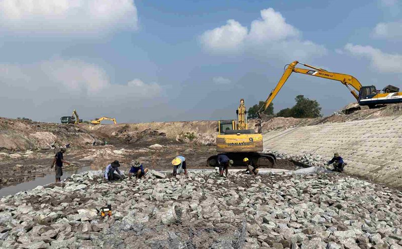 Suoi Cai dredging and reinforcement project. Photo: Dinh Trong