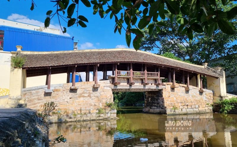 Thuong Market Tiles Bridge (also known as Thuong Nong Tiles Bridge) in Nam Minh Commune, Ninh Binh Province. Photo: Ha Vi