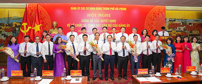 2020-2025 임기 도시 당 기관 당위원회 집행위원회 출범. 사진: 하이퐁 전자 정보 포털