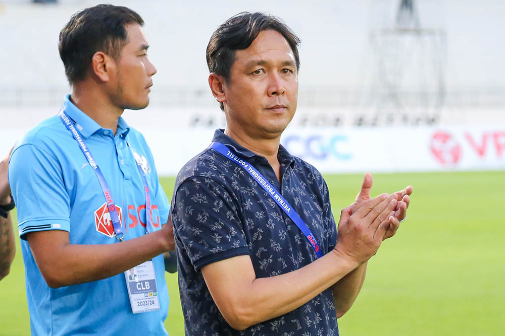 Coach Nguyen Minh Phuong says goodbye to Ba Ria - Vung Tau club. Photo: BRVT Club