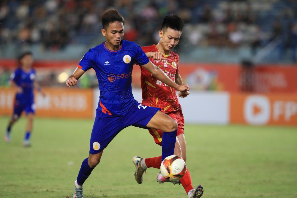 Les deux matchs du jour du debut du tournoi de football Cong an - Police des pays de l'ASEAN Open 2025 se deroulent au stade Hang Day. Photo : Minh Dan