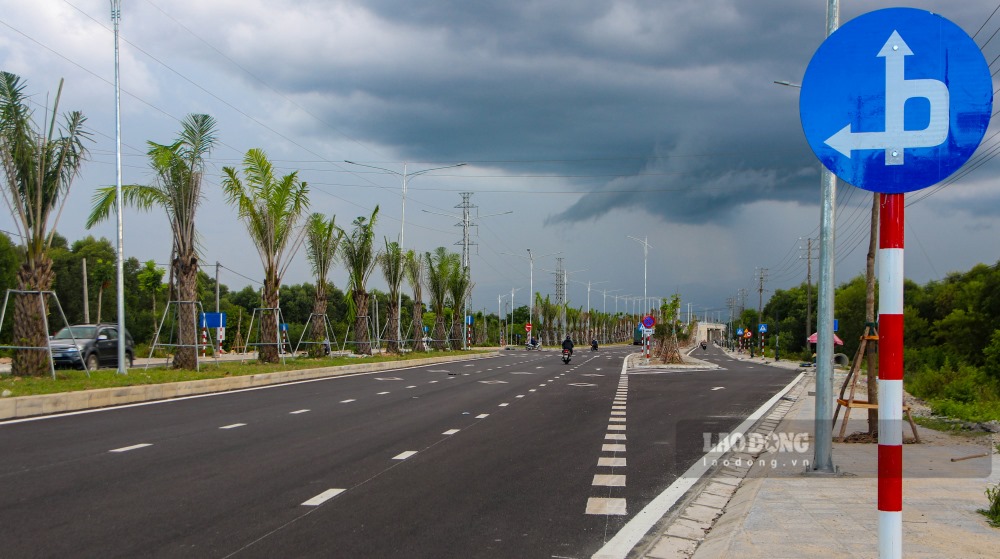 Ghi nhan cua PV Bao Lao Dong nhung ngay dau thang 7, toan tuyen da co ban thong suot, rat nhieu phuong tien da luu thong tren tuyen duong sau hon 10 nam cho doi.