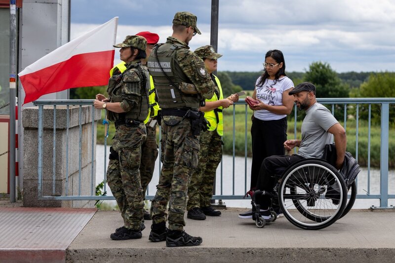 El ejercito polaco esta de servicio en la zona fronteriza con Alemania. Foto: AFP