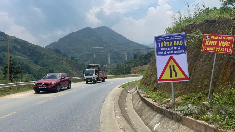 Cac phuong tien hien chi co the den Sa Pa bang Quoc lo 4D. Anh: Dinh Dai