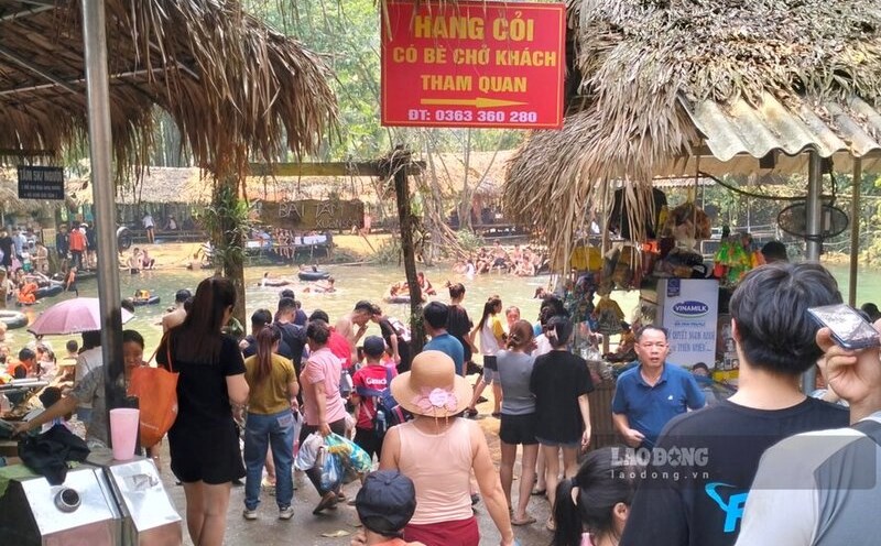 Many people come to avoid the heat at Xuan Son National Park, Phu Tho on hot summer days. Photo: Xuan Son National Park.