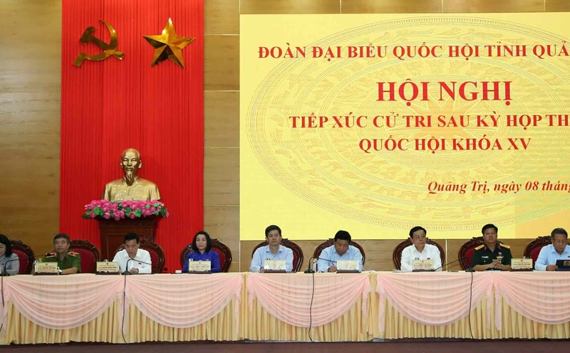 Deputy Prime Minister Nguyen Chi Dung and the National Assembly delegation met with voters in Quang Tri province. Photo: Cong Sang