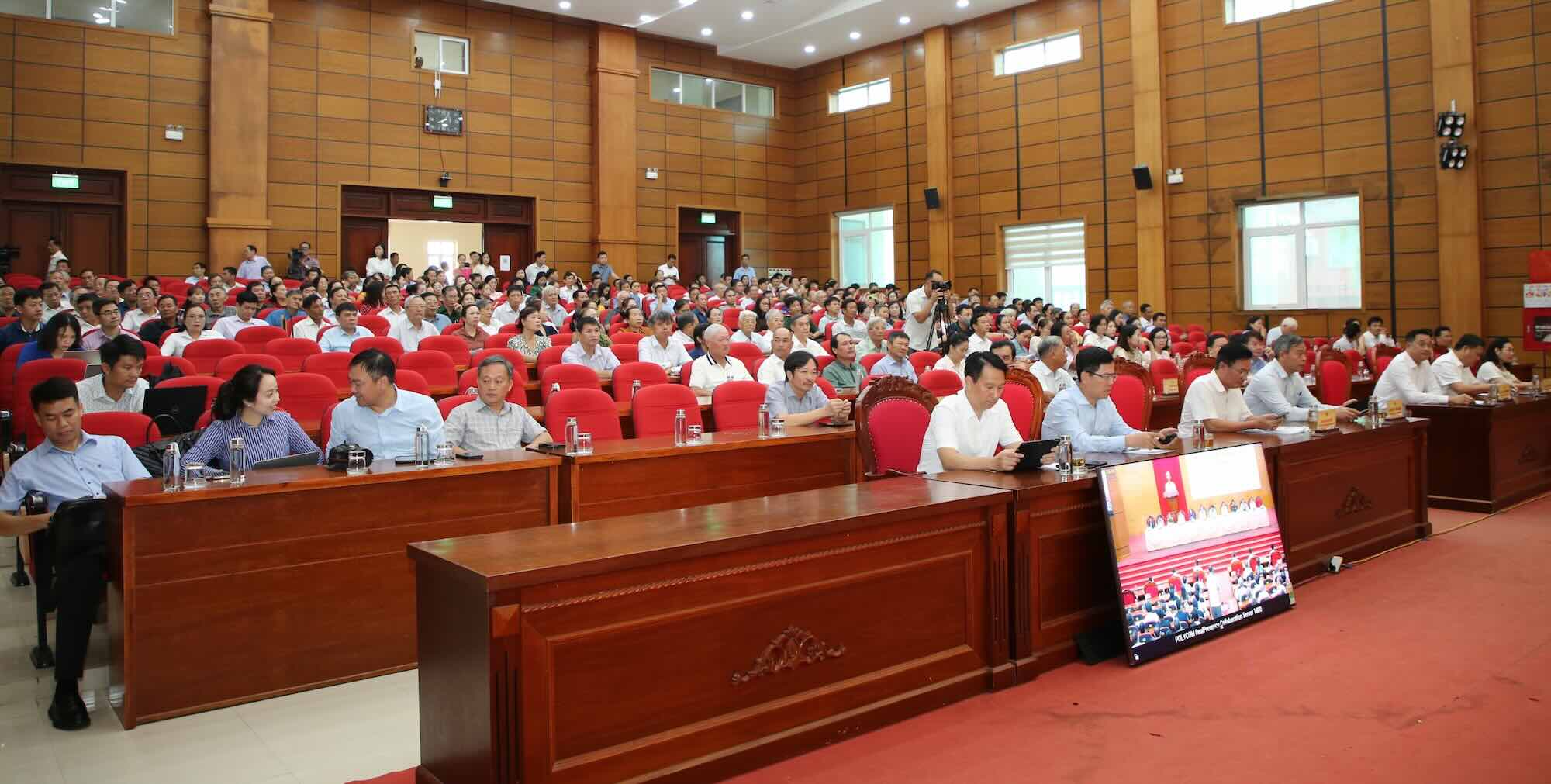 Cac dai bieu va cu tri tham gia hoi nghi. Anh: Cong Sang
