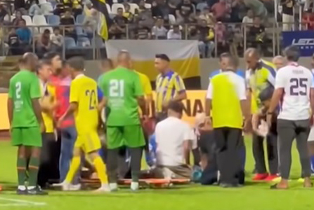 말레이시아 대표팀의 전 골키퍼 피로스 모하메드가 갑자기 사망했습니다. 사진: 비디오 캡처