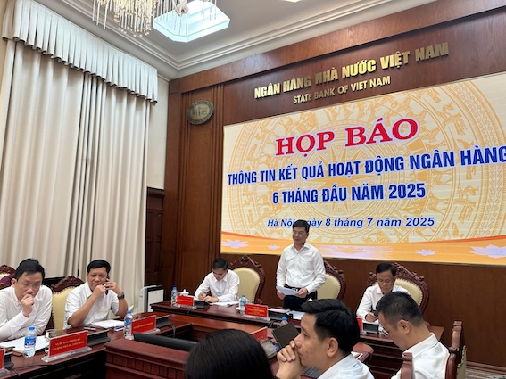 6월 말까지 경제 신용은 7조 2천억 동을 넘어섰으며 이는 2024년 말 대비 9조 동 증가한 수치입니다. 사진: 민프엉.