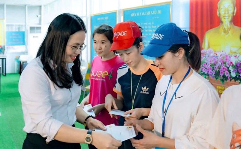Over the past 17 years, Ms. Nguyen Thi Ai has been a solid support for thousands of union members and workers. Photo: Quach Du