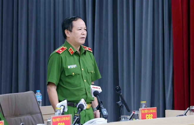 Phan Manh Truong 소장이 기자 회견에서 비엔호아 중앙 정신 감정 연구소에서 사건 관련 정보를 발표하고 있습니다. 사진: 공안부