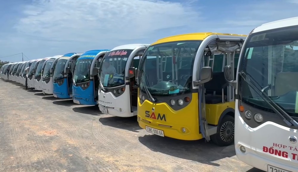 Quang Tri will make recommendations if there are any problems with 4-wheeled electric vehicles transporting tourists.