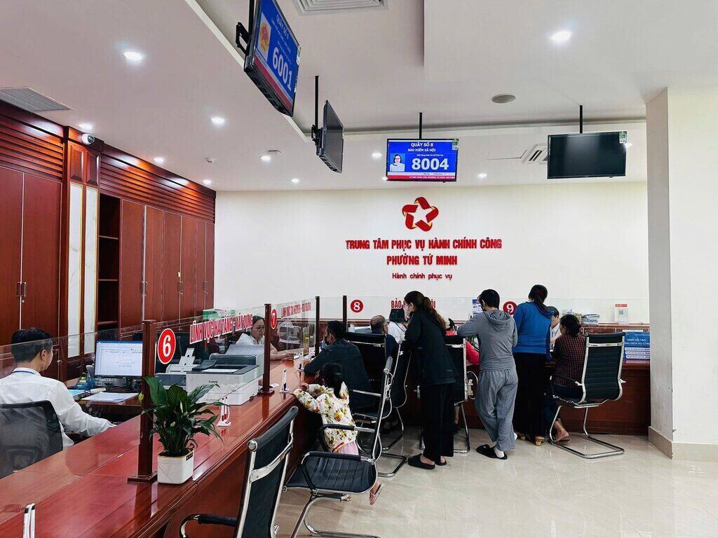 Tu Minh 동(하이퐁시) 공공 행정 센터가 효과적으로 운영되고 있습니다. 사진: Mai Huong