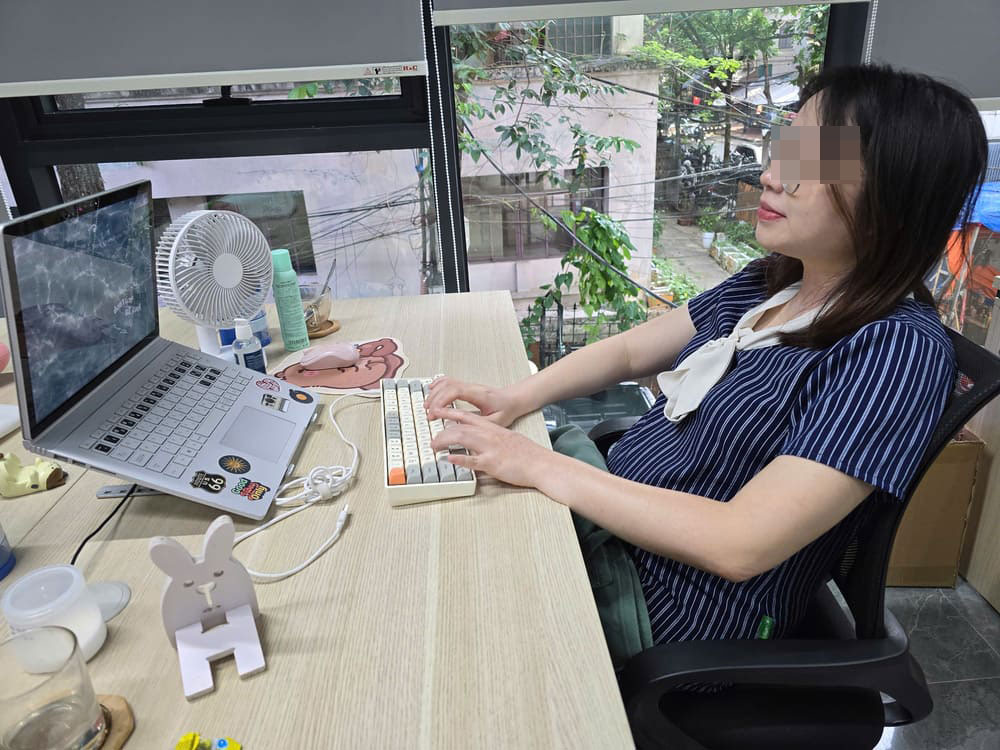 Pregnant women working in offices need to pay attention to their diet and rest properly. Photo: Ngoc Han