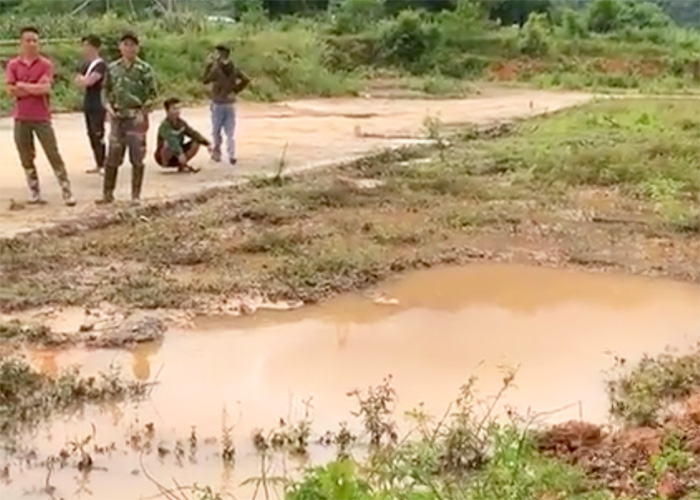 손자 Quang Van V의 시신은 현재 Dien Bien성 Tuan Giao Brown 코뮌인 Ket 마을(구 Quai Cang 코뮌)의 물웅덩이에서 발견되었습니다. 사진: Lo Thi Diu