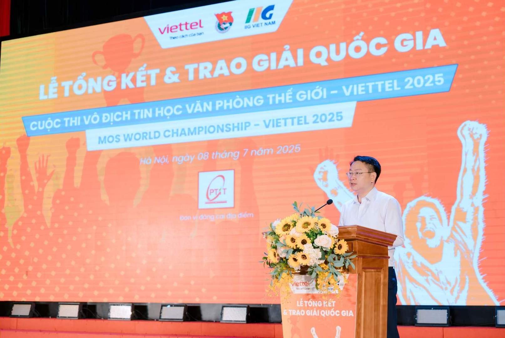 Ong Tran Huu - Giam doc Trung tam Phat trien Khoa hoc, Cong nghe va Tai nang tre - phat bieu tai buoi le. Anh: Ban to chuc