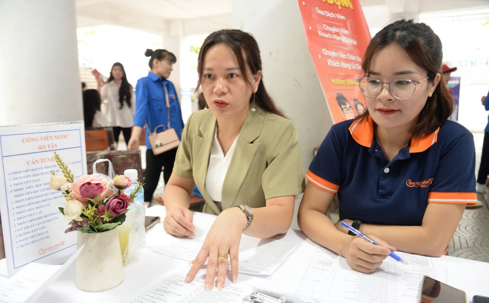 There are 6 cases of employees who quit their jobs and are entitled to sick leave, based on Circular No. 12/2025/TT-BNV. Photo: Quynh Chi