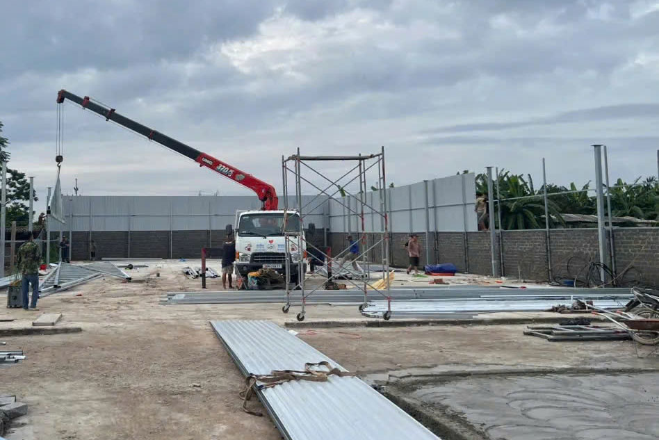 The People's Committee of Chuong Duong Commune, Hanoi inspected and handled violating constructions on agricultural land and public land. Photo: Nguyen Truong