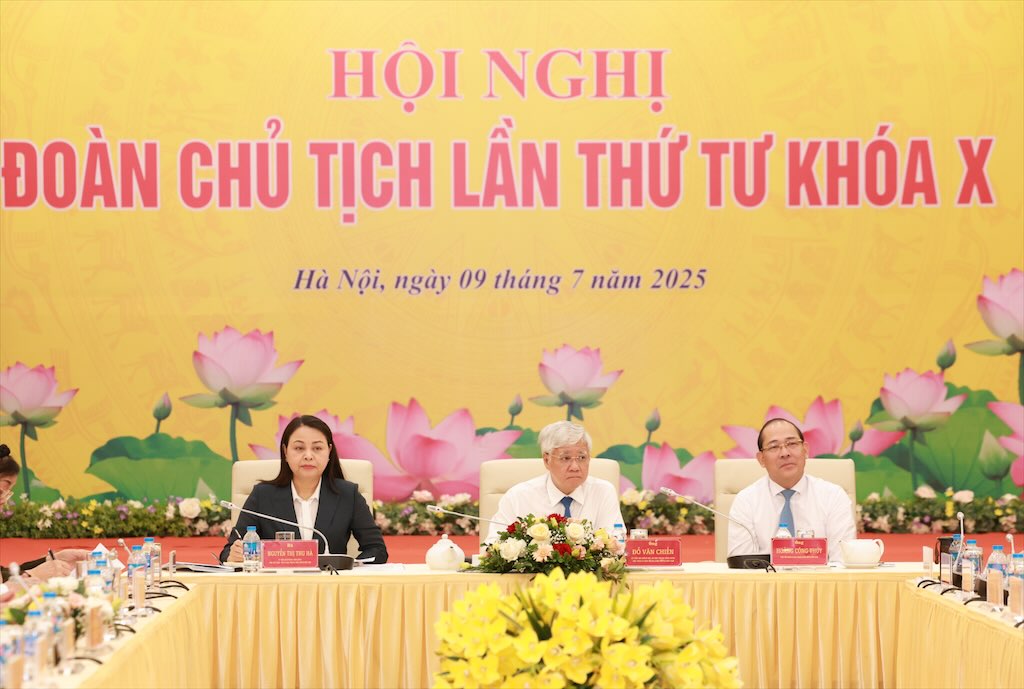 Descripcion general de la conferencia del Presidio del Comite Central del Frente 4 de Vietnam Patrices 4, Sesion X. Foto: Hai Nguyen