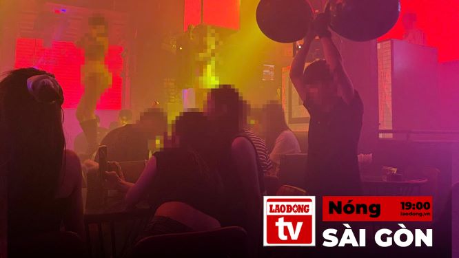 Chaud a Saïgon : Malgre l'interdiction le sourire se faufile toujours dans les bars de Ho Chi Minh-Ville